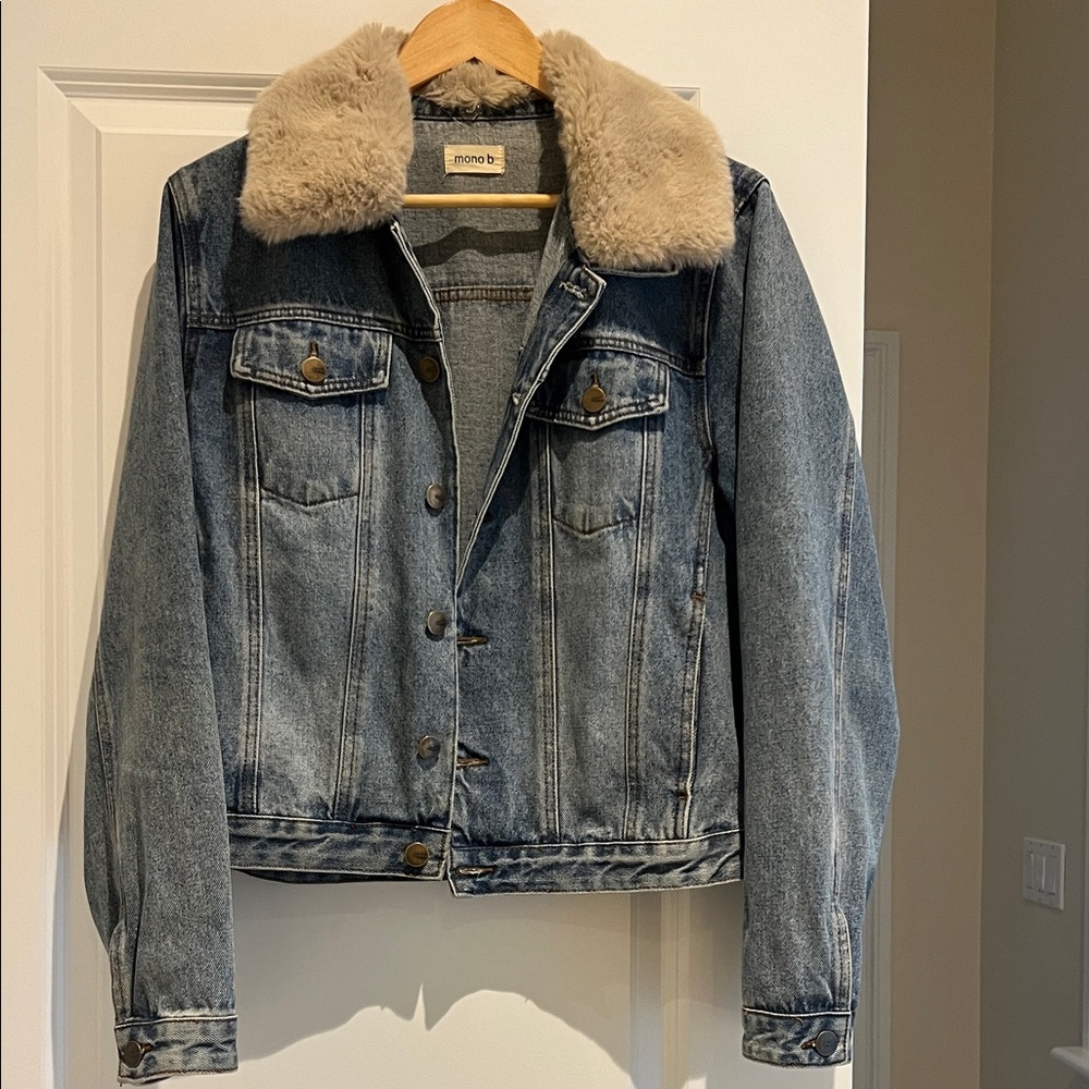 Denim Jacket w/faux fur removable button collar